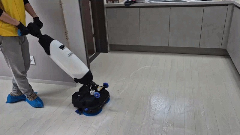 바닥 기계장비 청소 및 스팀청소